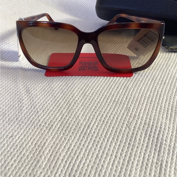 Salvatore Ferragamo Tortoise Shell Sunglasses, NWT and Case - Picture 4 of 6